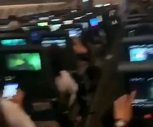 نمایی از قسمت اقتصادی کابین بویینگ ۷۸۷ شرکت هواپیمایی سنگاپور