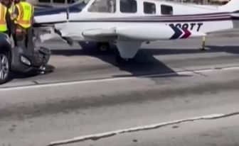 فرود اضطراری 
هواپیمای سبک در خیابان شلوغِ ایالت جورجیا