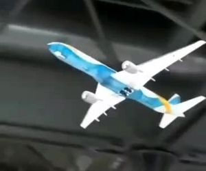 پرواز یک بویینگ ۷۷۷ رادیوکنترل 