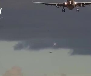  تایم‌لپس تقرب فرودگاه Heathrow لندن