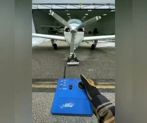 جا‌به‌جایی هواپیماهای سبک با استفاده از ابزارآلات کنترل از راه دور 