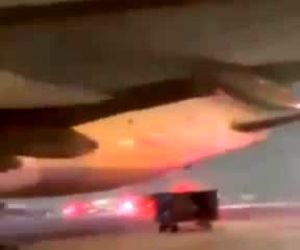 ویدیویی دیگر از میزان خسارت وارده به بویینگ ۷۴۷ چاینا ایرلاینز که به علت بارش شدید برف از مسیر اصلی رمپ فرودگاه اوهر خارج شد و با تجهیزات خدمات زمینی برخورد کرد.
