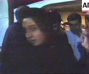 بازگشت هموطنان به کشور پس از هواپیماربایى بوئینگ٧٠٧ ساها در سال١٣٧٤