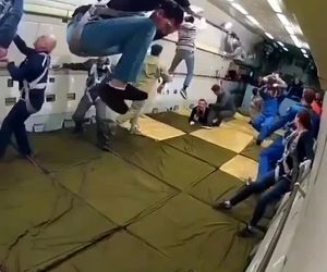 بی‌وزنی در حین پرواز 