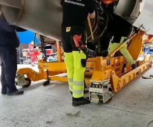 تایم لپسی از جدا کردن موتور هواپیما