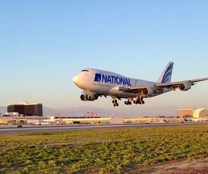  ویدیویی از فرود ملکه آسمان‌ها در هنگام وزش باد جانبی در فرودگاه لس آنجلس