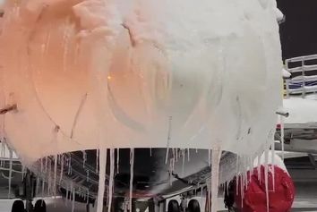 یخ زدگی یک هواپیما
در فرودگاه تورنتو کانادا