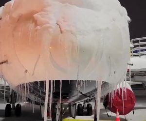 یخ زدگی یک هواپیما
در فرودگاه تورنتو کانادا