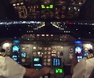 تیک‌آف شبانه از کاکپیت ایرباس A310 کلاسیک