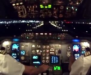 تیک‌آف شبانه از کاکپیت ایرباس A310 کلاسیک