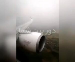 تقرب و فرود در فرودگاه بروکسل بلژیک از نمای موتور ۷۳۷ رایان‌ایر