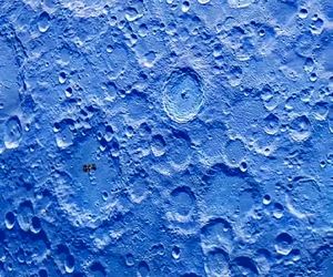 عبور فوق‌العاده سریع ایستگاه فضایی بین‌المللی از برابر ماه