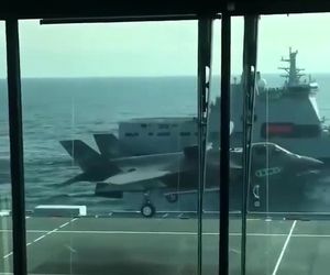 فرود عمودی F35 از نمایی جذاب 