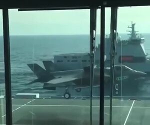 فرود عمودی F35 از نمایی جذاب 