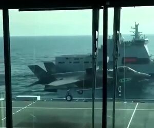 فرود عمودی F35 از نمایی جذاب 