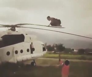 انعطاف خارق‌العاده ملخ هلیکوپتر 