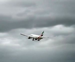 تیک‌آف بویینگ ۷۷۷ کارگو شرکت هواپیمایی امارات از فرودگاه بین‌المللی O'hare شیکاگو 