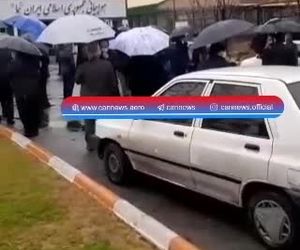 تجمع جمعی از بازنشستگان شرکت هواپیمایی ایران ایر در اعتراض به عدم اجرای قانون همسان سازی حقوق، مقابل ساختمان مرکزی هما در روز جهانی هواپیمایی کشوری