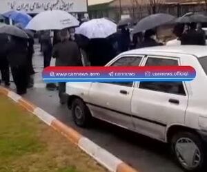 تجمع جمعی از بازنشستگان شرکت هواپیمایی ایران ایر در اعتراض به عدم اجرای قانون همسان سازی حقوق، مقابل ساختمان مرکزی هما در روز جهانی هواپیمایی کشوری