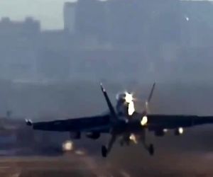 فرود EA18 در پایگاه هوایی نلیس