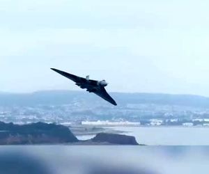  تصاویری از پرواز یک جت جنگنده به نام Avro vulcan در آسمان