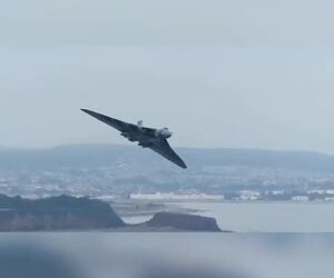 تصاویری از پرواز یک جت جنگنده به نام Avro vulcan در آسمان