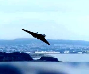  تصاویری از پرواز یک جت جنگنده به نام Avro vulcan در آسمان