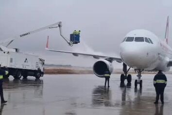 اجرای عملیات De-Ice در فرودگاه بین‌المللی شیراز