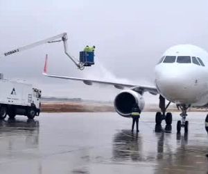 اجرای عملیات De-Ice در فرودگاه بین‌المللی شیراز