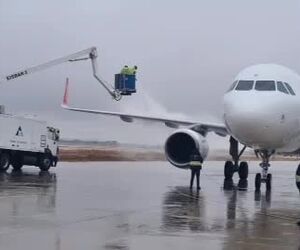 اجرای عملیات De-Ice در فرودگاه بین‌المللی شیراز