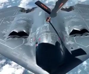 سوختگیری هوایی بمب افکن B2