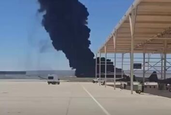سقوط بمب‌افکن B-52 آمریکا در کالیفرنیا