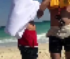 درخواست از مقامات انتظامی و پلیس فتا جهت تعقیب قضایی سارقان جلیقه نجات هواپیما