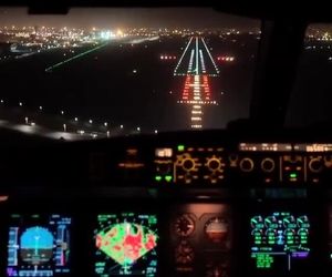 فرود شبانه در کیپ تاون از کاکپیت ایرباس A340