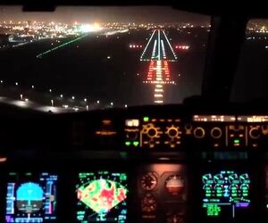 فرود شبانه در کیپ تاون از کاکپیت ایرباس A340