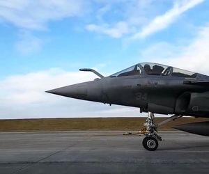 تاکسی کردن جنگنده رافال 