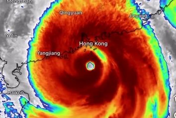 توقف کامل پروازها در هنگ‌کنگ بر اثر ابرطوفان Ragasa 