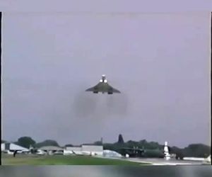 ویدیویی از فرود جذاب کنکورد بریتیش ایرویز در فرودگاه Oshkosh 