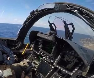 تیک‌آف جنگنده از روی ناو از نمایی جذاب و هیجان انگیز 