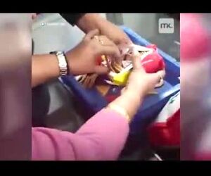  جاسازی 60هزار دلار در مواد غذایی