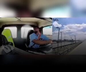برخورد هواپیمای مسافری آمریکا با کامیون حین فرود