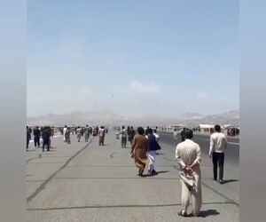 ویدیویی دیگر از لحظه سقوط دو نفر از هواپیما پس از تیک‌آف از فرودگاه کابل