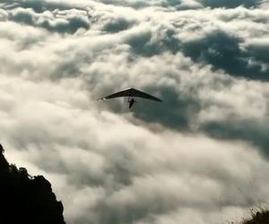 پرواز بر فراز ابرها در اوج آرامش