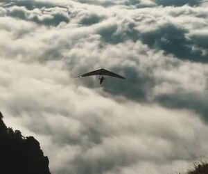 پرواز بر فراز ابرها در اوج آرامش