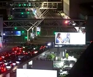 بسته شدن فرودگاه لس آنجلس بخاطر پیدا شدن بسته مشکوک