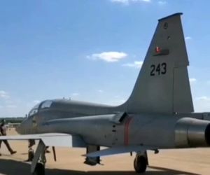 تست کنترل فرامین جنگنده F5 پیش از تیک‌آف برای اطمینان از عملکرد صحیح آن‌ها 