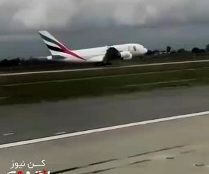 فرود ایرباس A380 هواپیمایی امارات همزمان با تیک‌آف بویینگ ۷۳۷ هواپیمایی southwest بر روی باندهای موازی 