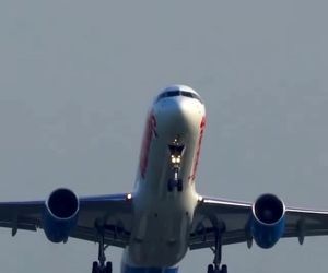 تیک‌آف با نمایی از تقرب سوپر جامبو
تایپ هواپیما چیست؟