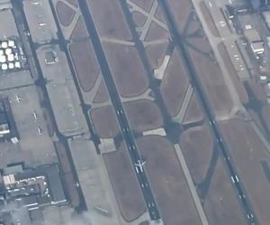 پرواز برفراز فرودگاه فرانکفورت و تیک‌آف بویینگ ۷۴۷ لوفتهانزا از باند ۲۵ 