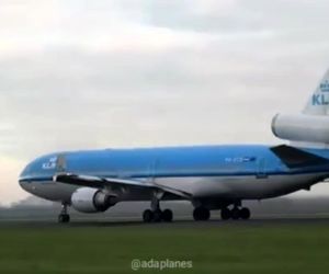 تیک آف مک‌دانل داگلاس MD11 خطوط هوایی سلطنتی هلند KLM از فرودگاه Schiphol آمستردام 
